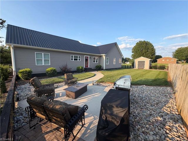 6861 Country Meadows Lane, Trinity, NC 27370