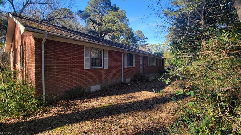 1465 Lotus DR, Virginia Beach, VA 23456