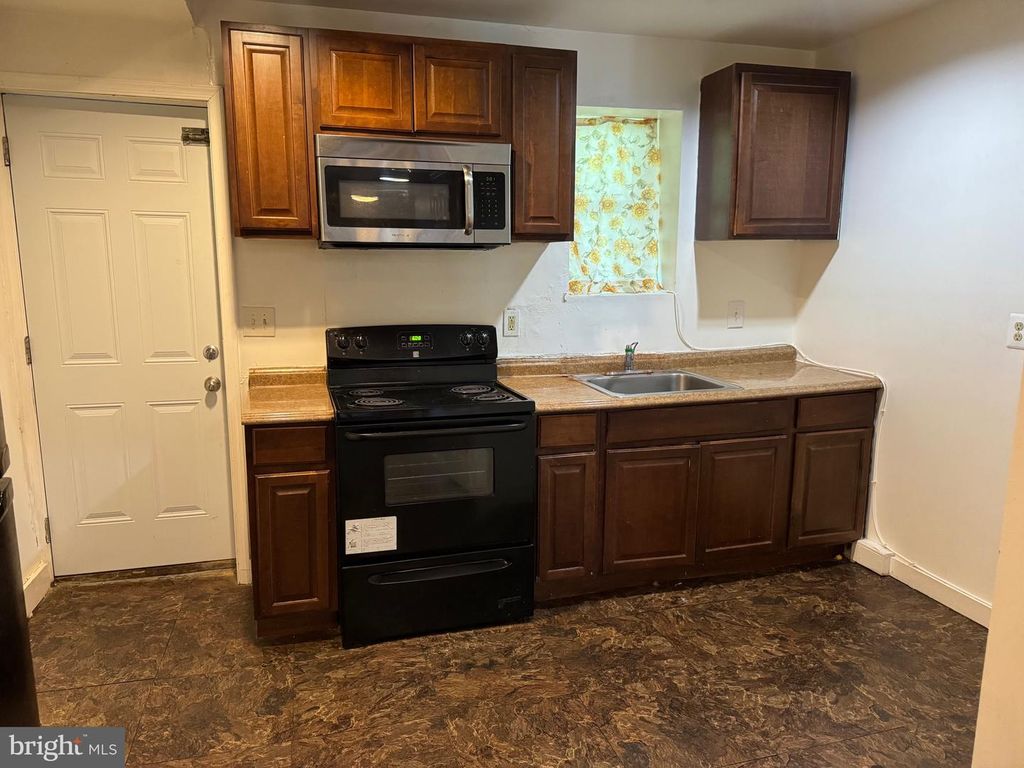 Image 3 of property listing at 1532 ABBOTSTON ST, Baltimore, MD 21218