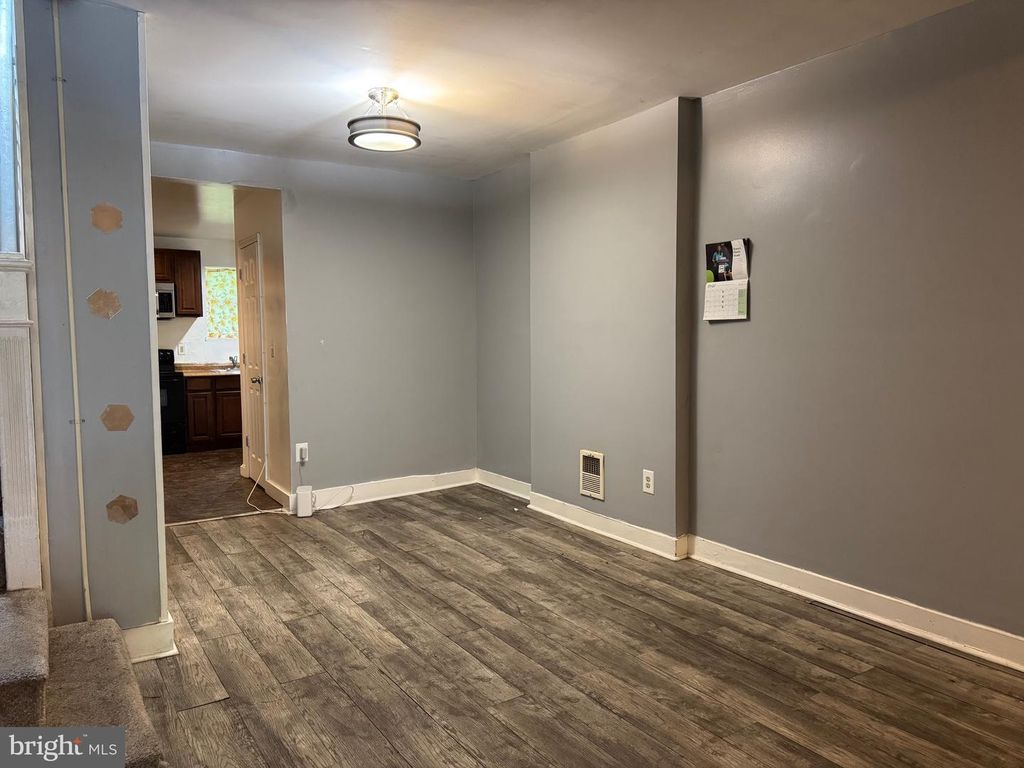 Image 5 of property listing at 1532 ABBOTSTON ST, Baltimore, MD 21218