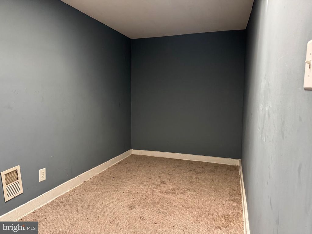 Image 8 of property listing at 1532 ABBOTSTON ST, Baltimore, MD 21218