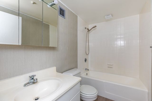 175 Quincy Shore Dr B33, Quincy, MA 02171