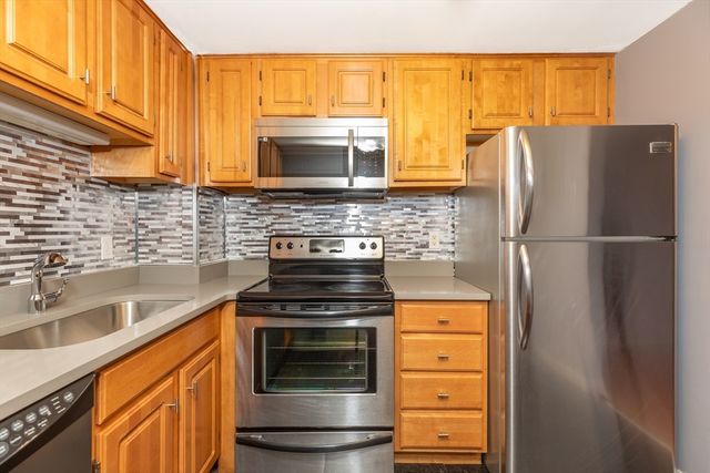 175 Quincy Shore Dr B33, Quincy, MA 02171