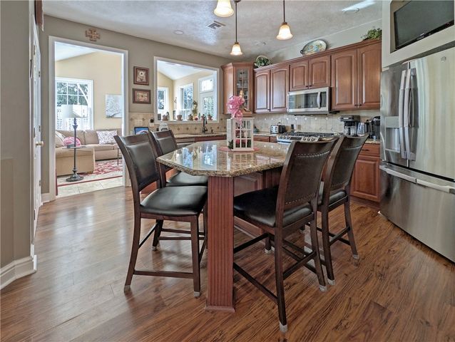 502 Independence Ct, Valencia Boro, PA 16059