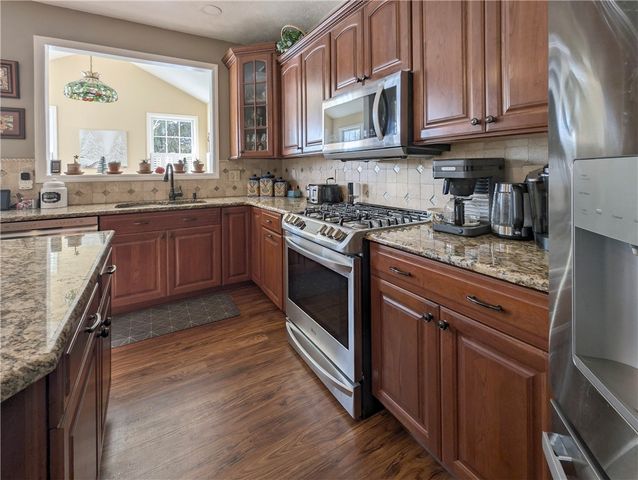 502 Independence Ct, Valencia Boro, PA 16059