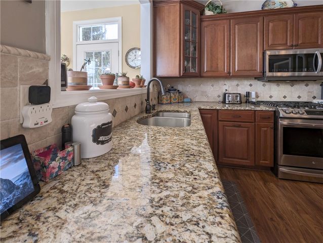 502 Independence Ct, Valencia Boro, PA 16059