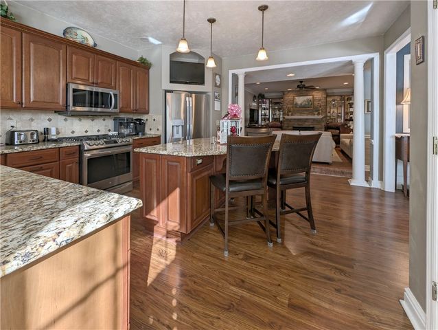 502 Independence Ct, Valencia Boro, PA 16059