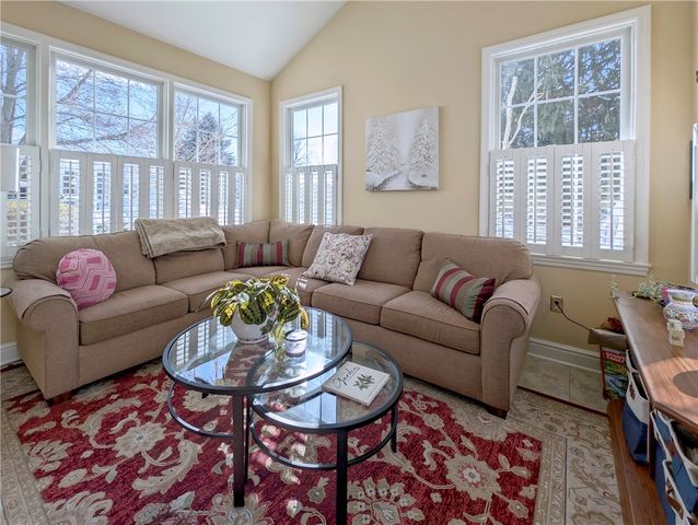 502 Independence Ct, Valencia Boro, PA 16059