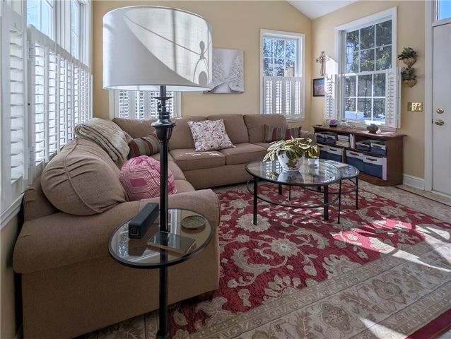 502 Independence Ct, Valencia Boro, PA 16059