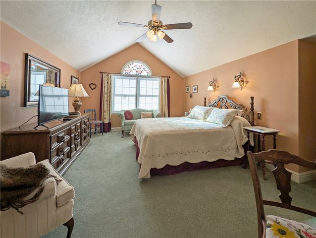 502 Independence Ct, Valencia Boro, PA 16059