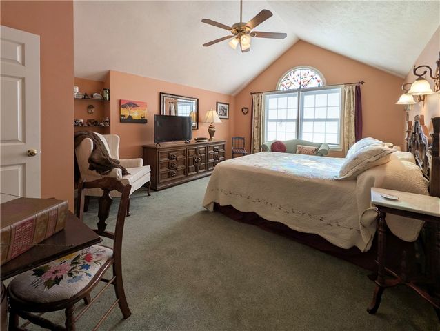 502 Independence Ct, Valencia Boro, PA 16059