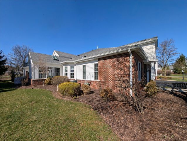 502 Independence Ct, Valencia Boro, PA 16059