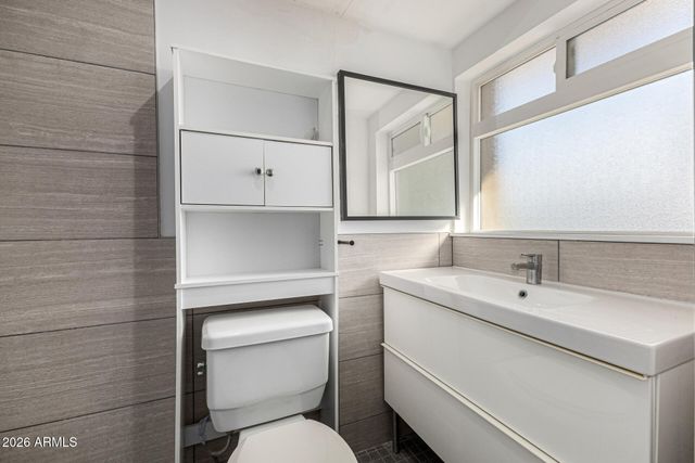 349 E THOMAS Road E407, Phoenix, AZ 85012