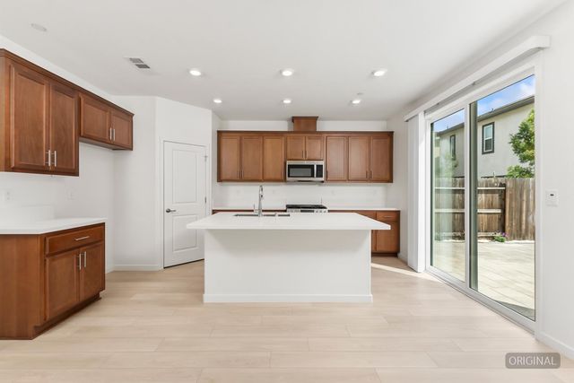 3609 Silver Pine Ln, Rocklin, CA 95677