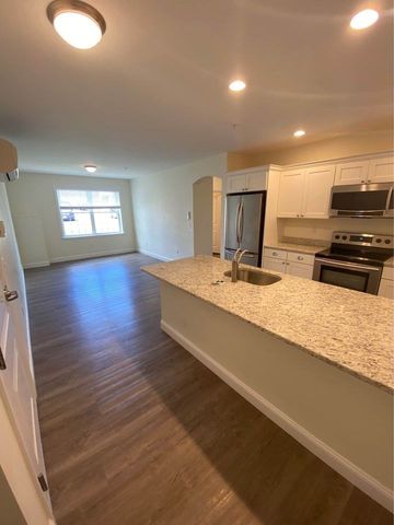 43 Saunders Street 43, North Andover, MA 01845
