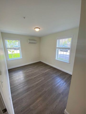 43 Saunders Street 43, North Andover, MA 01845
