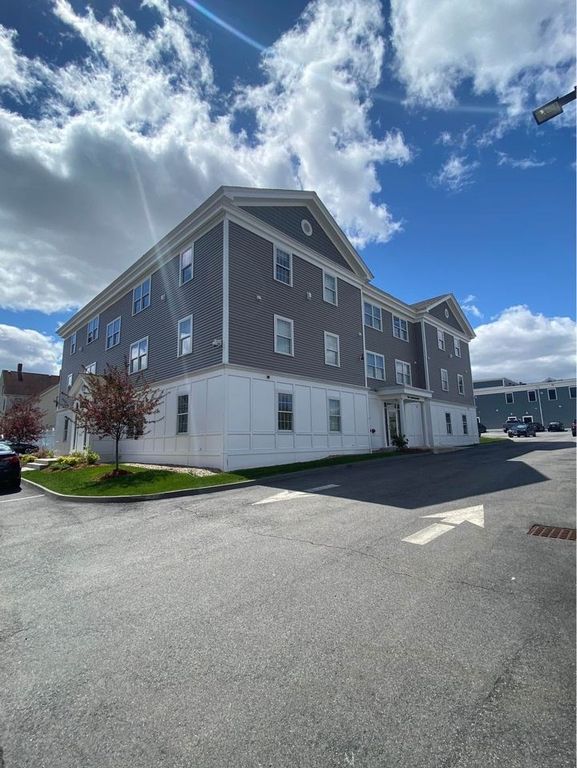 43 Saunders Street 43, North Andover, MA 01845
