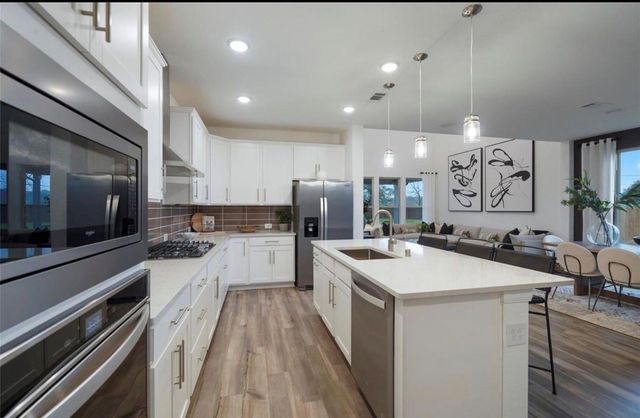 688 Amber Falls Drive, Montgomery, TX 77356