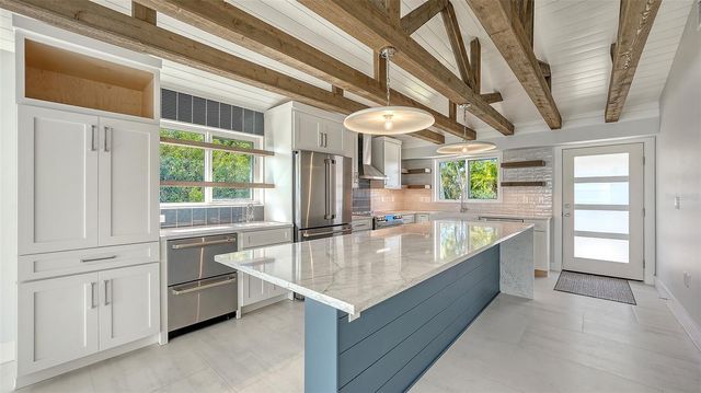 948 SPANISH DRIVE S, Longboat Key, FL 34228