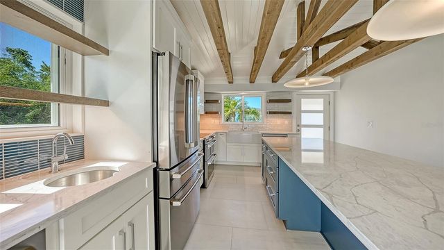 948 SPANISH DRIVE S, Longboat Key, FL 34228
