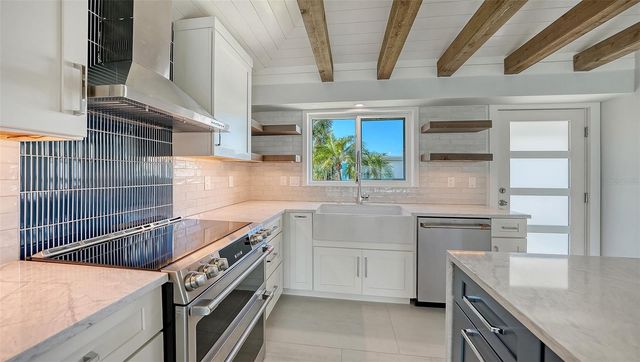 948 SPANISH DRIVE S, Longboat Key, FL 34228