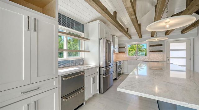 948 SPANISH DRIVE S, Longboat Key, FL 34228