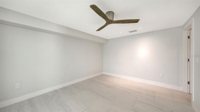 948 SPANISH DRIVE S, Longboat Key, FL 34228