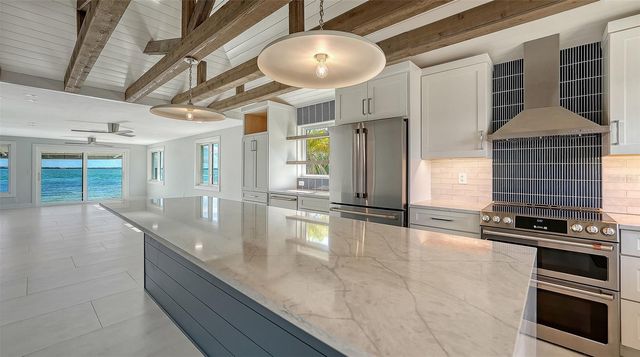 948 SPANISH DRIVE S, Longboat Key, FL 34228