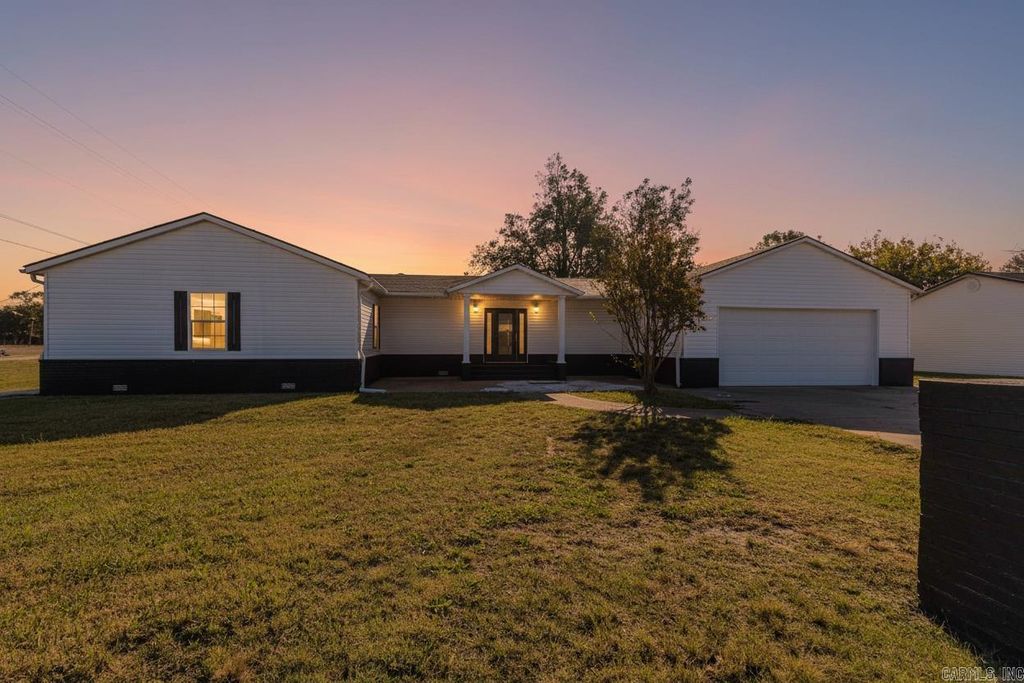 301 SE 3rd, Hoxie, AR 72433