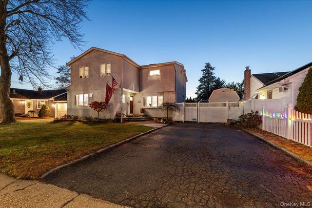 44 E End Avenue, Hicksville, NY 11801