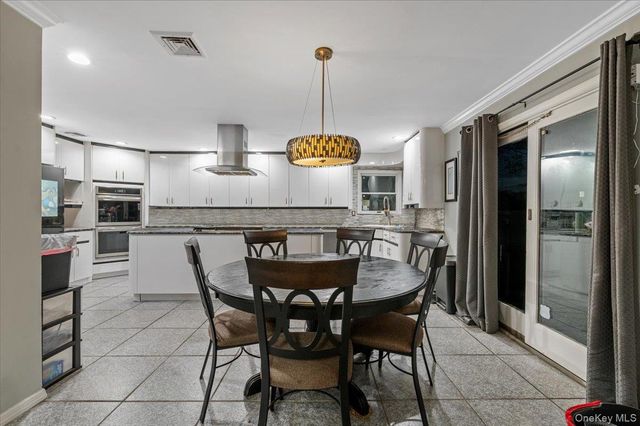 44 E End Avenue, Hicksville, NY 11801