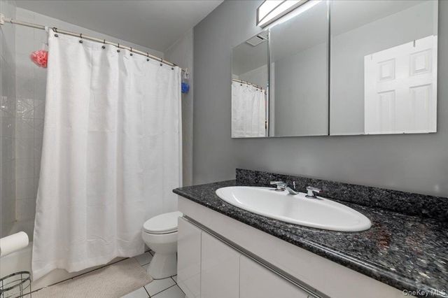 44 E End Avenue, Hicksville, NY 11801