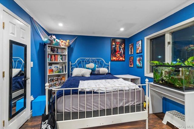 44 E End Avenue, Hicksville, NY 11801