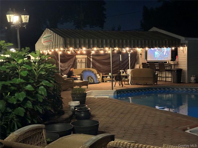 44 E End Avenue, Hicksville, NY 11801