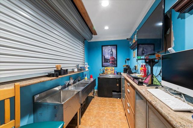 44 E End Avenue, Hicksville, NY 11801