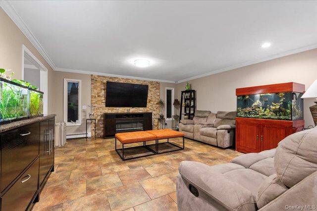 44 E End Avenue, Hicksville, NY 11801