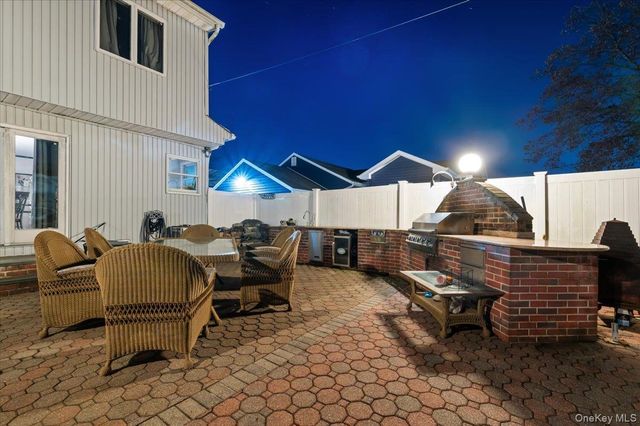 44 E End Avenue, Hicksville, NY 11801