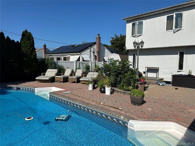 44 E End Avenue, Hicksville, NY 11801