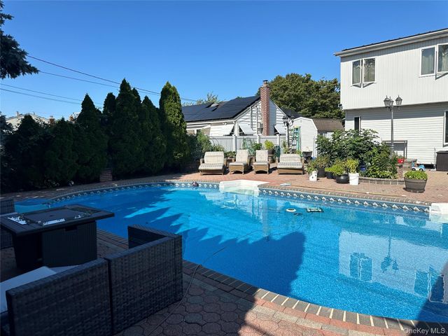 44 E End Avenue, Hicksville, NY 11801