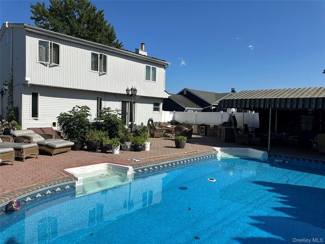 44 E End Avenue, Hicksville, NY 11801