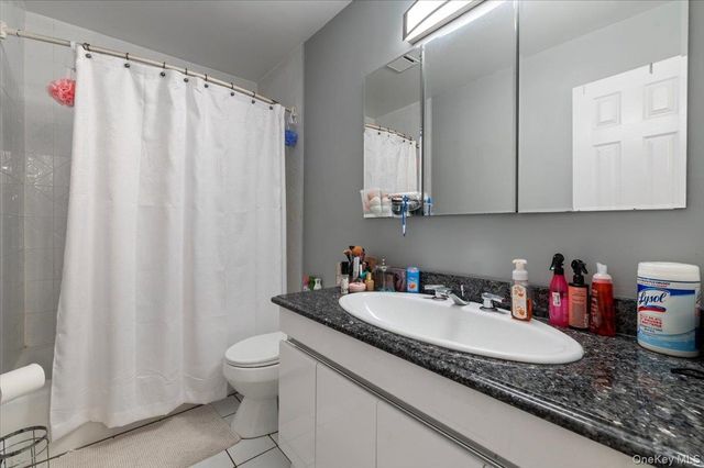 44 E End Avenue, Hicksville, NY 11801