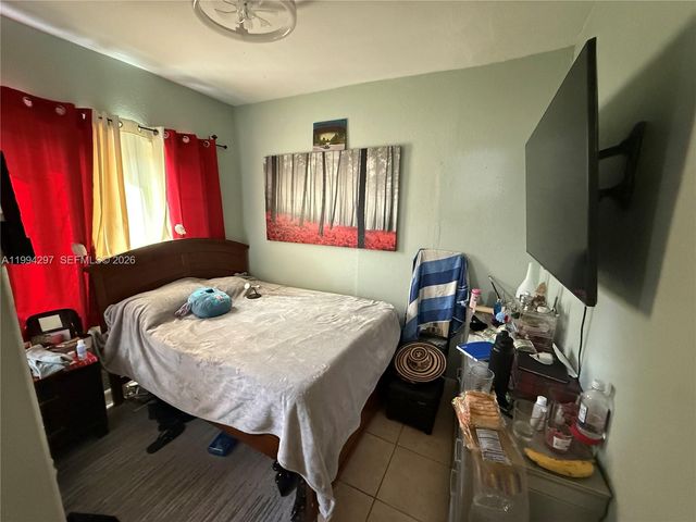 3674 SW 25th St, Miami, FL 33133