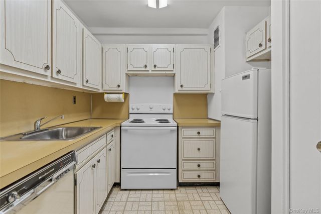 56 Doyer Avenue 2C, White Plains, NY 10605