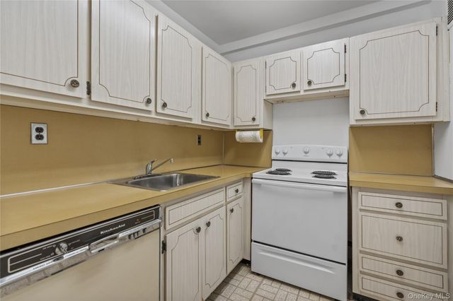 56 Doyer Avenue 2C, White Plains, NY 10605