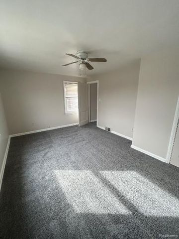 19501 Hoover Street, Detroit, MI 48205