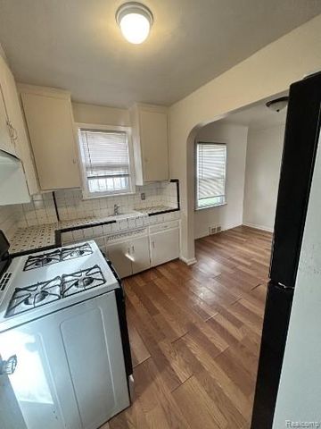 19501 Hoover Street, Detroit, MI 48205