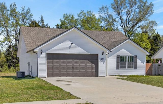 1469 Fredrick Dr, Clarksville, TN 37042