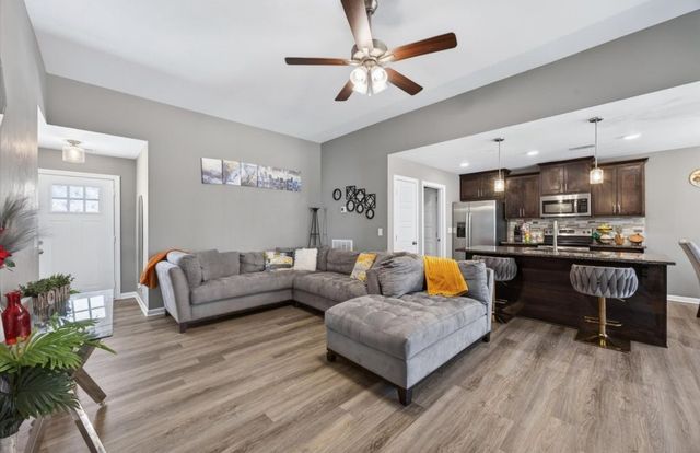 1469 Fredrick Dr, Clarksville, TN 37042