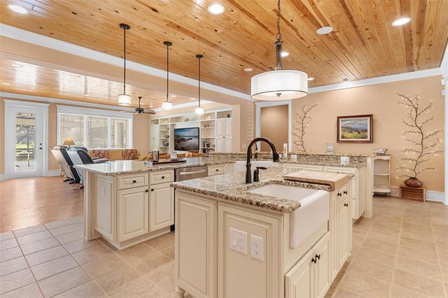 10615 NE 104TH CIRCLE, Oxford, FL 34484