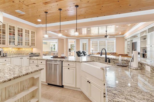 10615 NE 104TH CIRCLE, Oxford, FL 34484